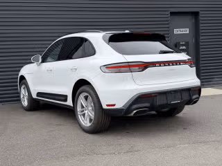 2026 Porsche Macan T - Photo 17