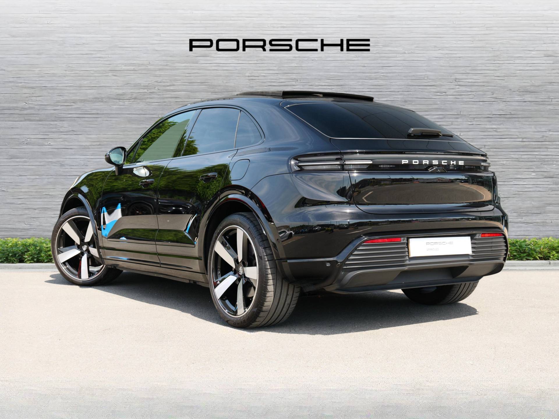 Macan 4, photo 2 of 42