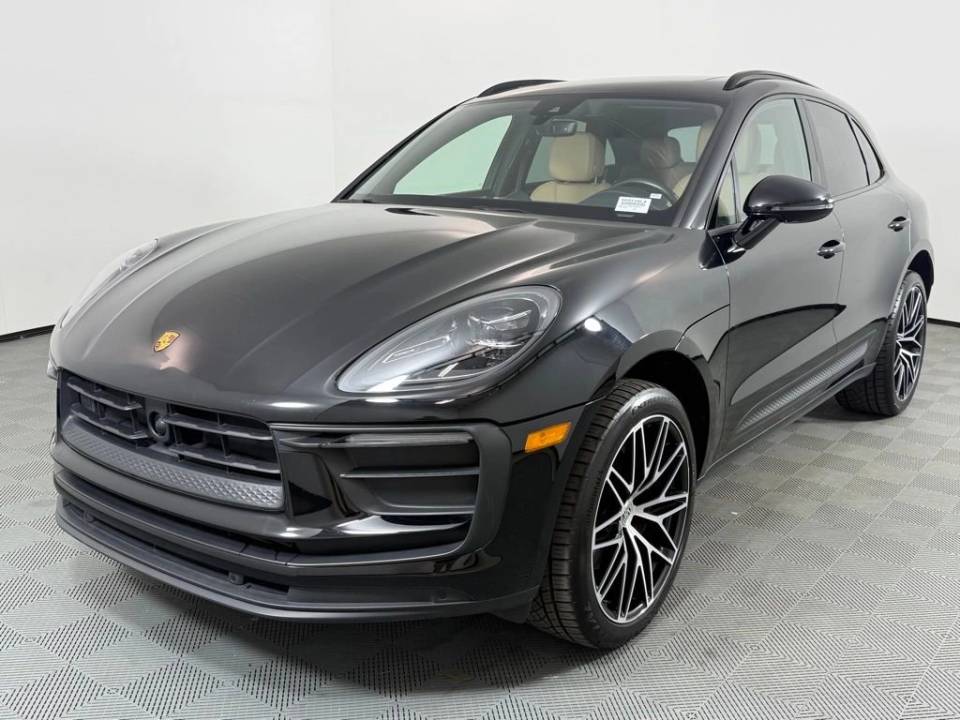 2023 Porsche Macan Base