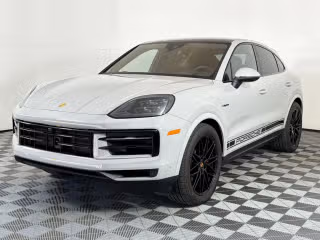2026 Porsche Cayenne S E-Hybrid's photo