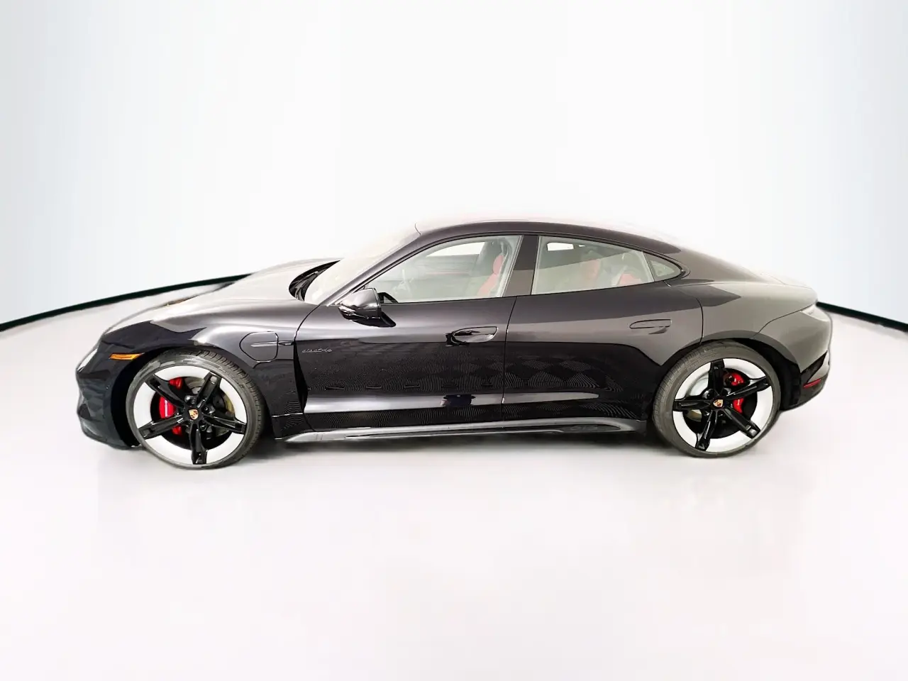 2026 Porsche Taycan GTS - Photo 16