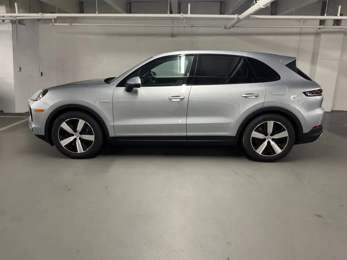 2025 Porsche Cayenne E-Hybrid - Photo 16