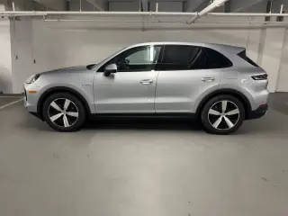 2025 Porsche Cayenne E-Hybrid - Photo 13