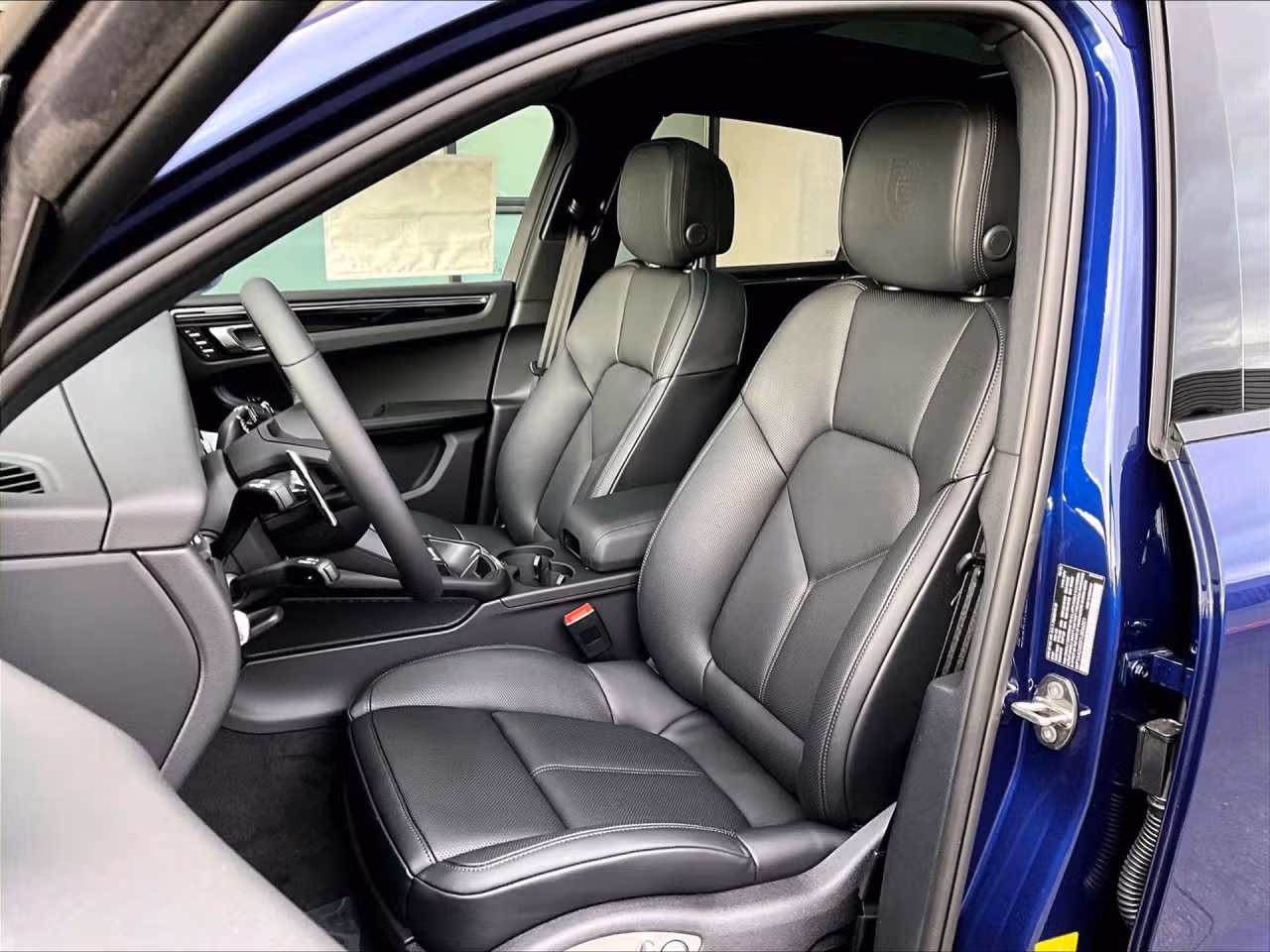 2026 Porsche Macan - Photo 36