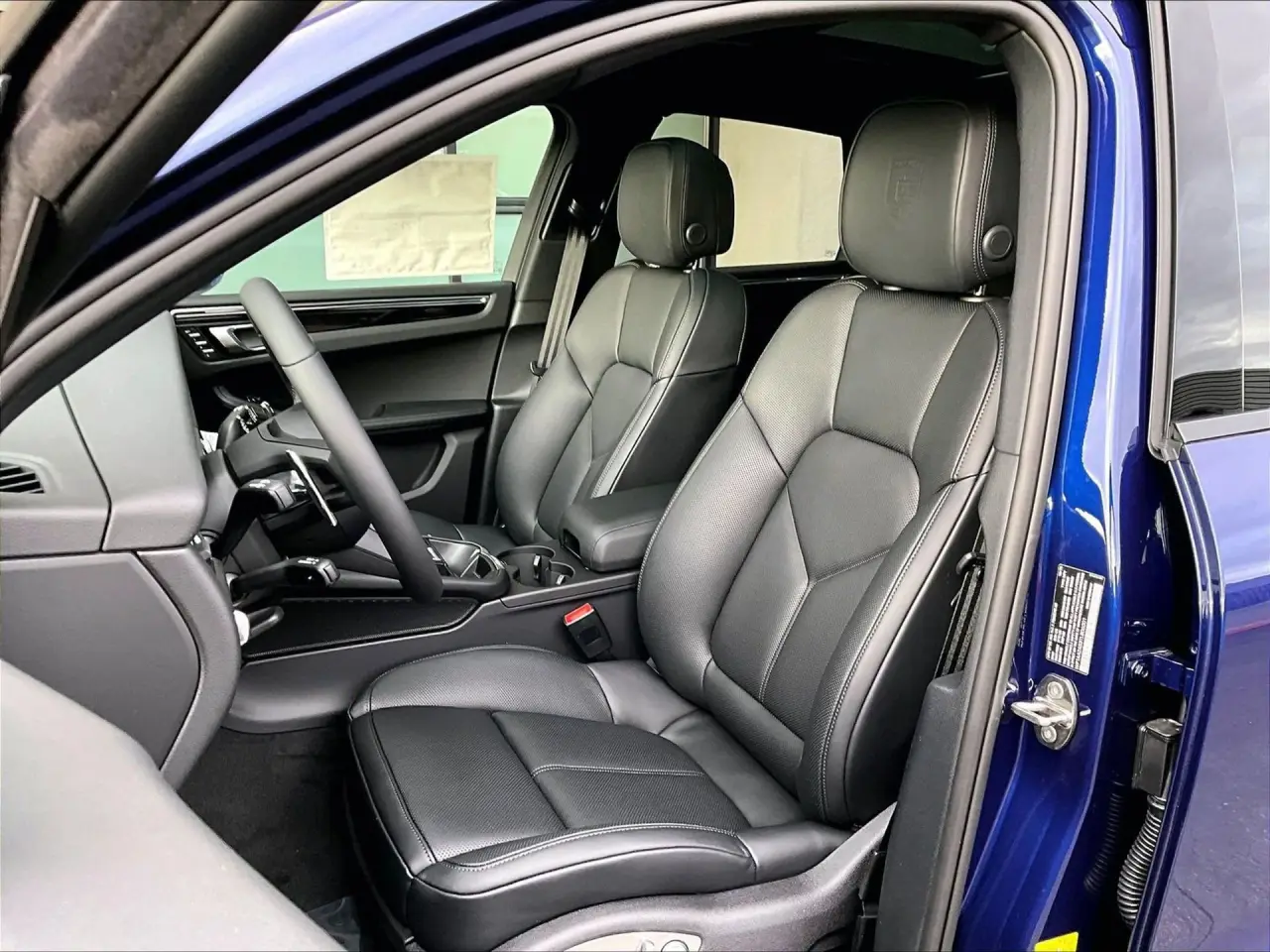 2026 Porsche Macan - Photo 40