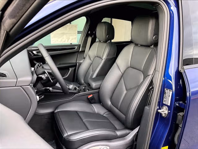 2026 Porsche Macan - Photo 34
