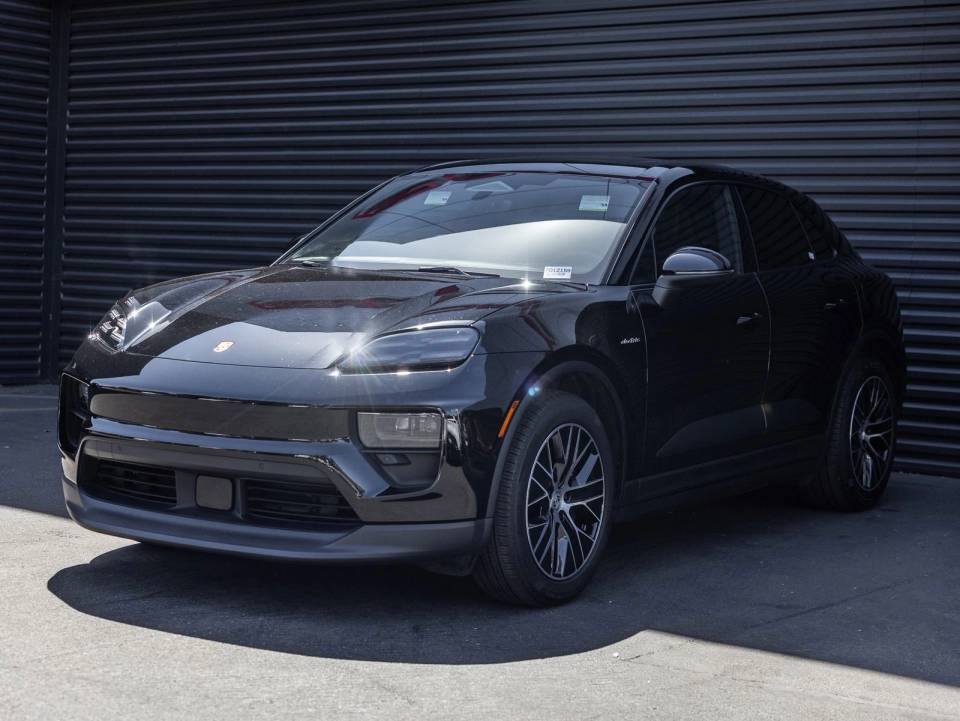 2025 Porsche Macan Base