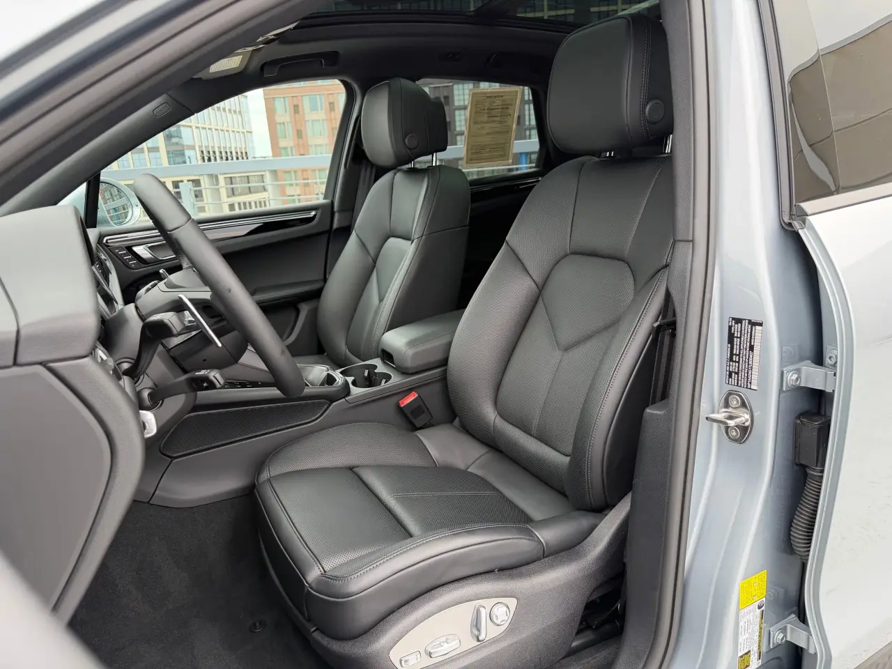 2026 Porsche Macan - Photo 40