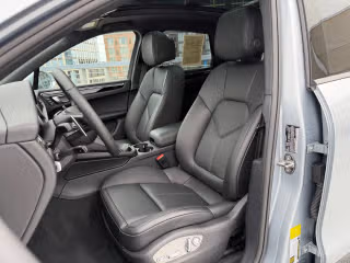 2026 Porsche Macan - Photo 33