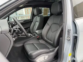 2026 Porsche Macan - Photo 37