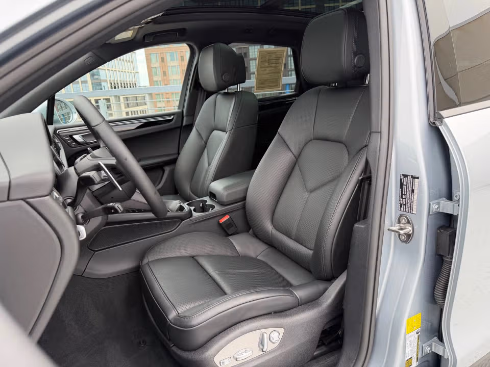 2026 Porsche Macan - Photo 35