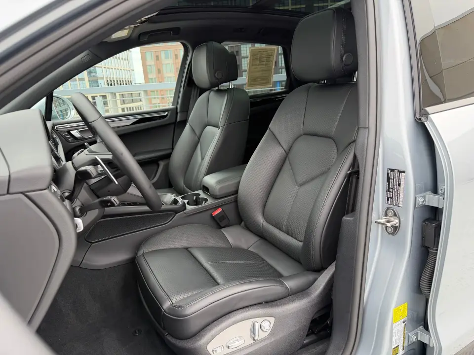 2026 Porsche Macan - Photo 39