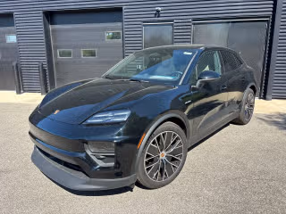 2025 Porsche Macan Macan Electric's photo