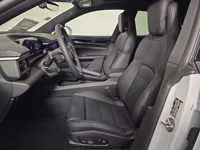 2025 Porsche Macan Base - Photo 34