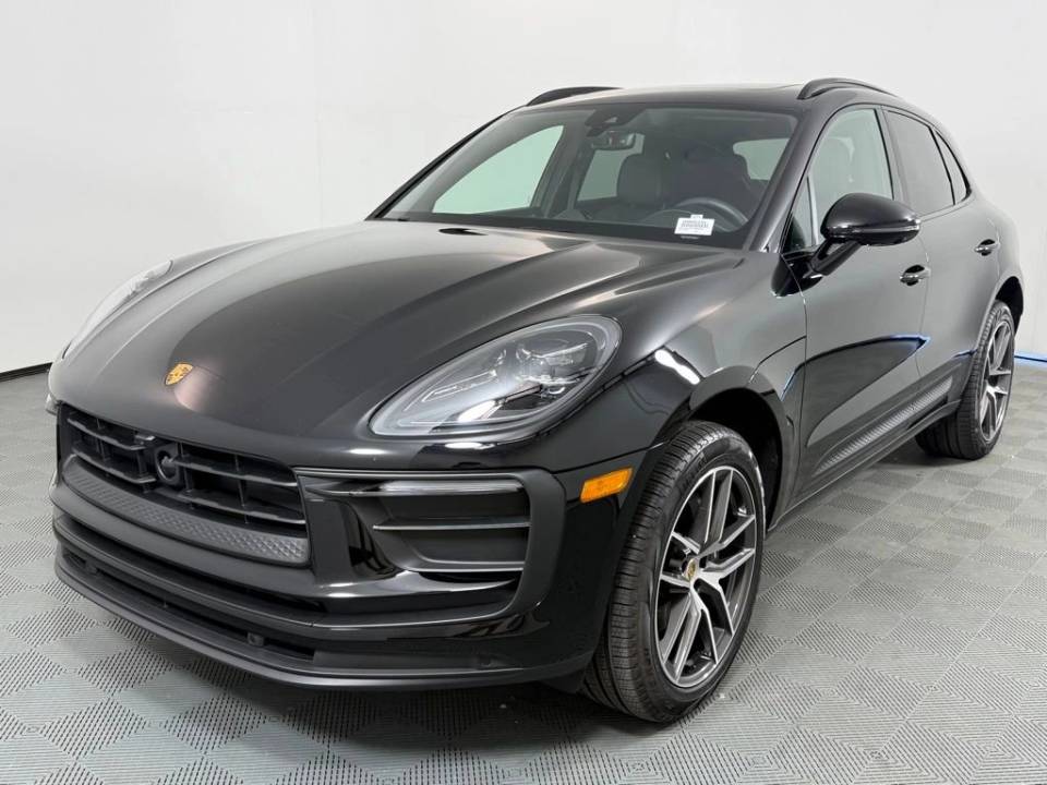 2026 Porsche Macan Base
