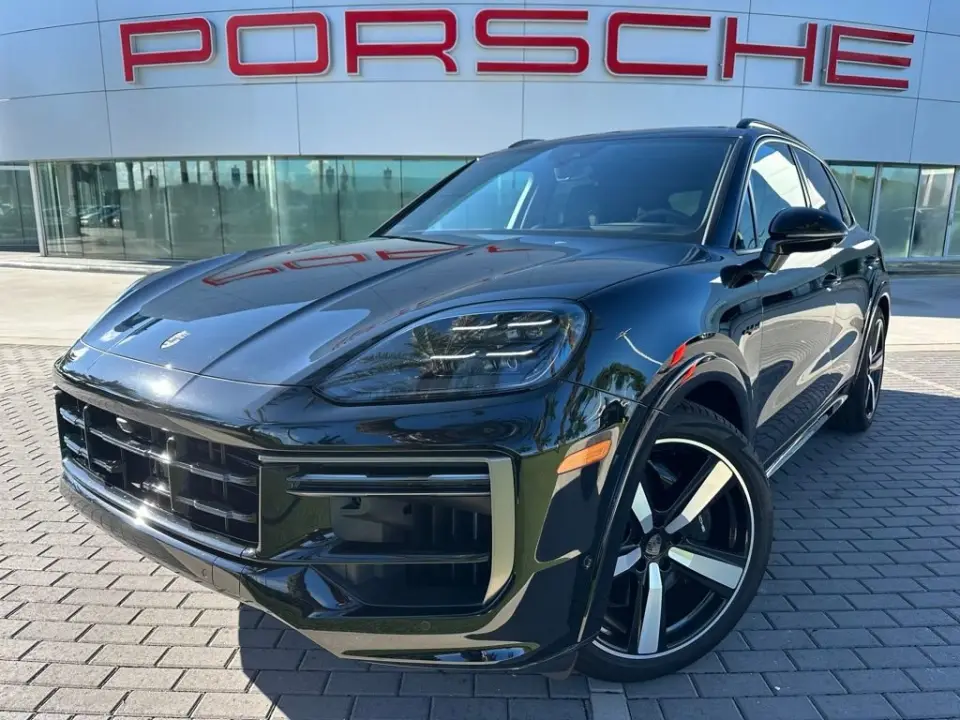 2025 Porsche Cayenne Turbo E-Hybrid - Photo 7