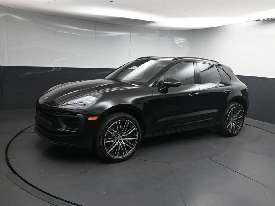 2025 Porsche Macan Base