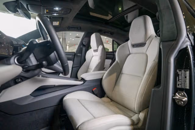 2025 Porsche Macan Turbo Electric - Photo 34