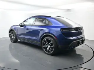 2024 Porsche Macan Turbo Electric - Photo 21