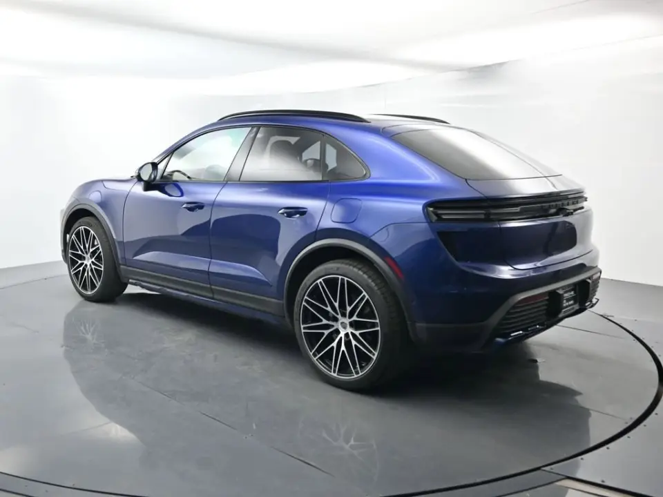 2024 Porsche Macan Turbo Electric - Photo 23