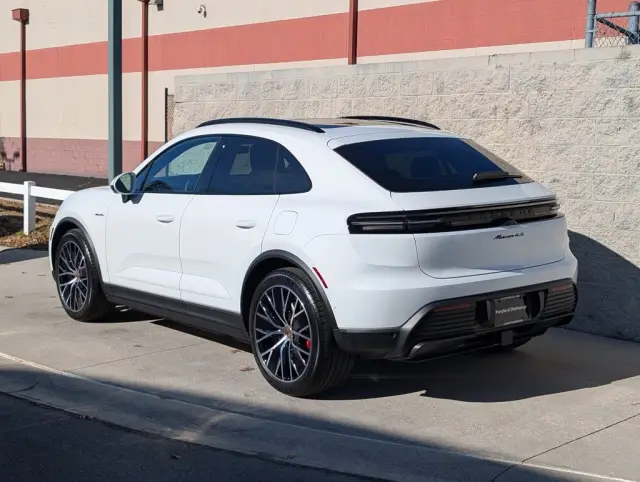 2025 Porsche Macan S - Photo 22