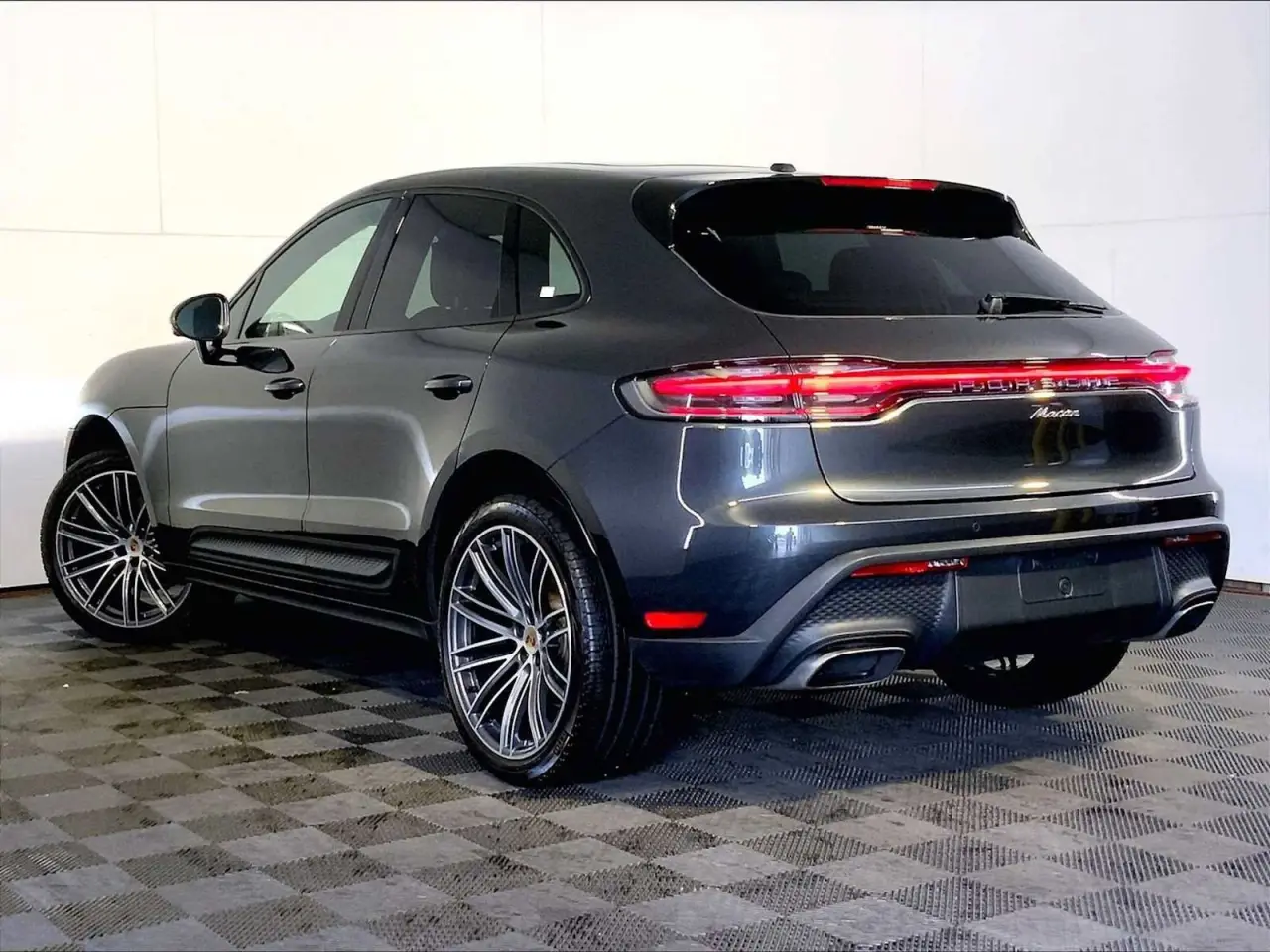 2026 Porsche Macan T - Photo 24