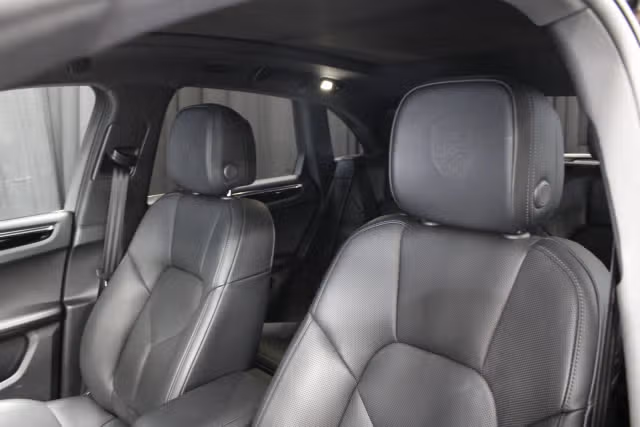 2025 Porsche Macan Base - Photo 34