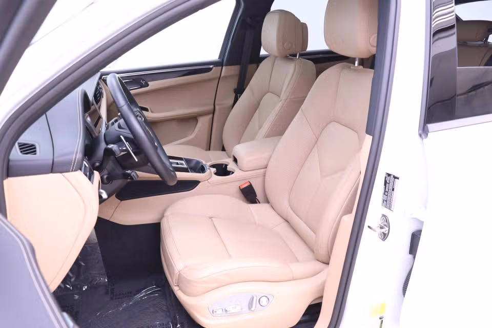 2025 Porsche Macan - Photo 27