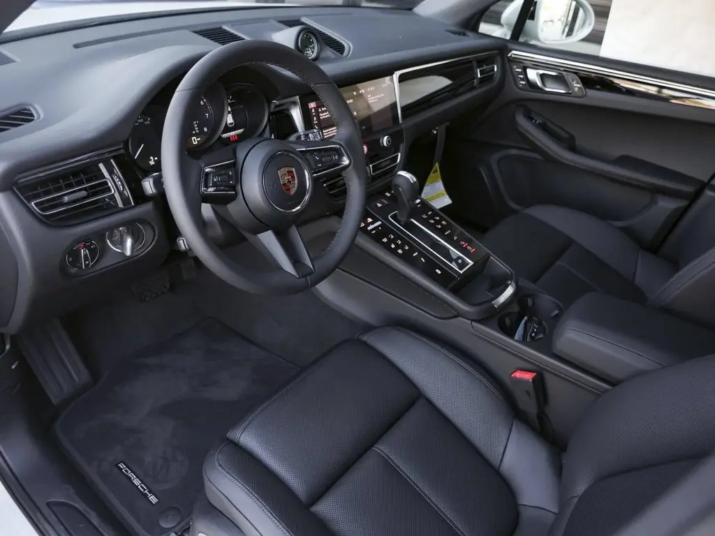 2025 Porsche Macan Base - Photo 32