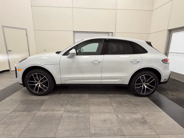 2026 Porsche Macan Base - Photo 10