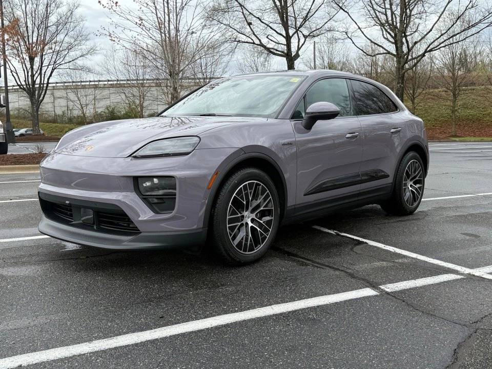 2025 Porsche Macan Base