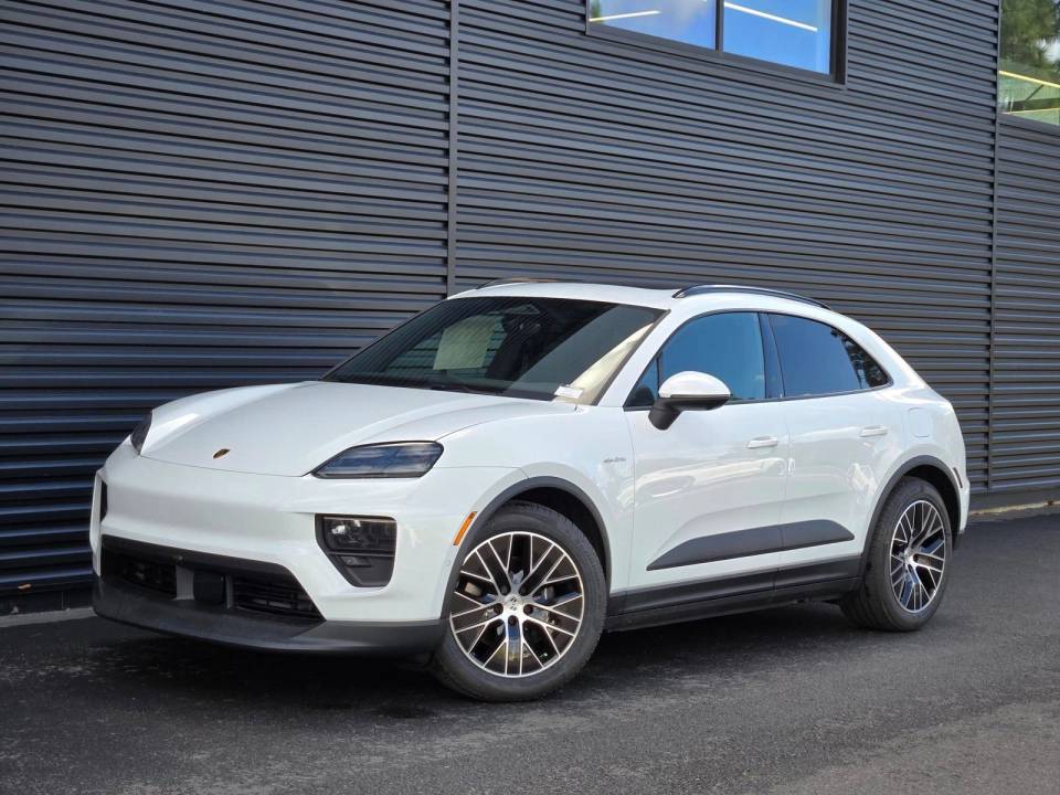 2026 Porsche Macan Base