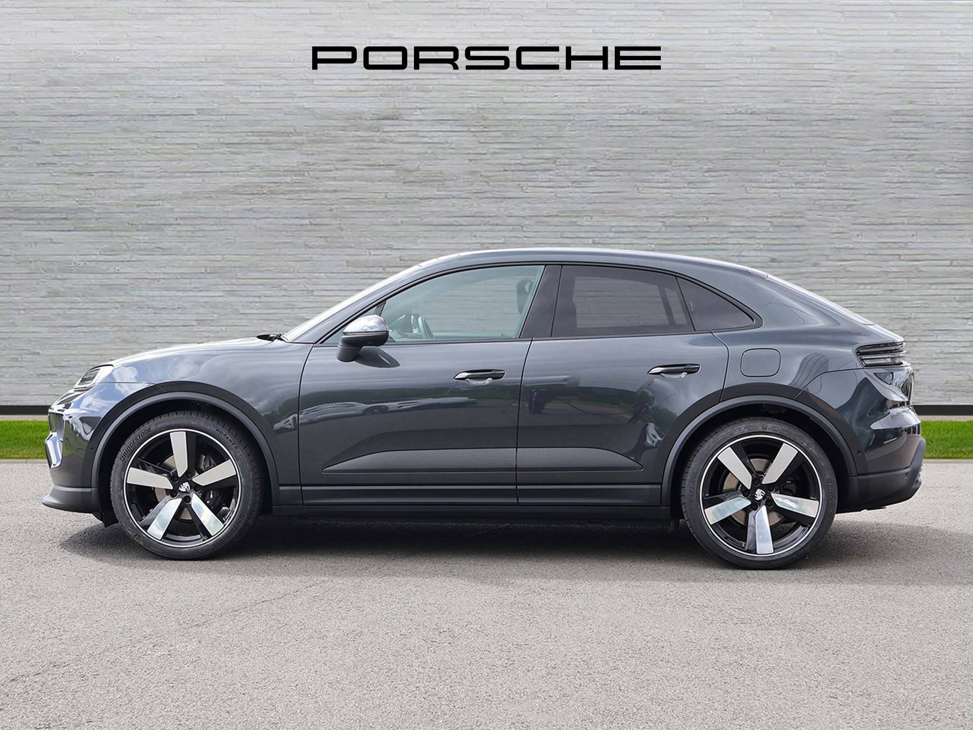 Macan, photo 2 of 29