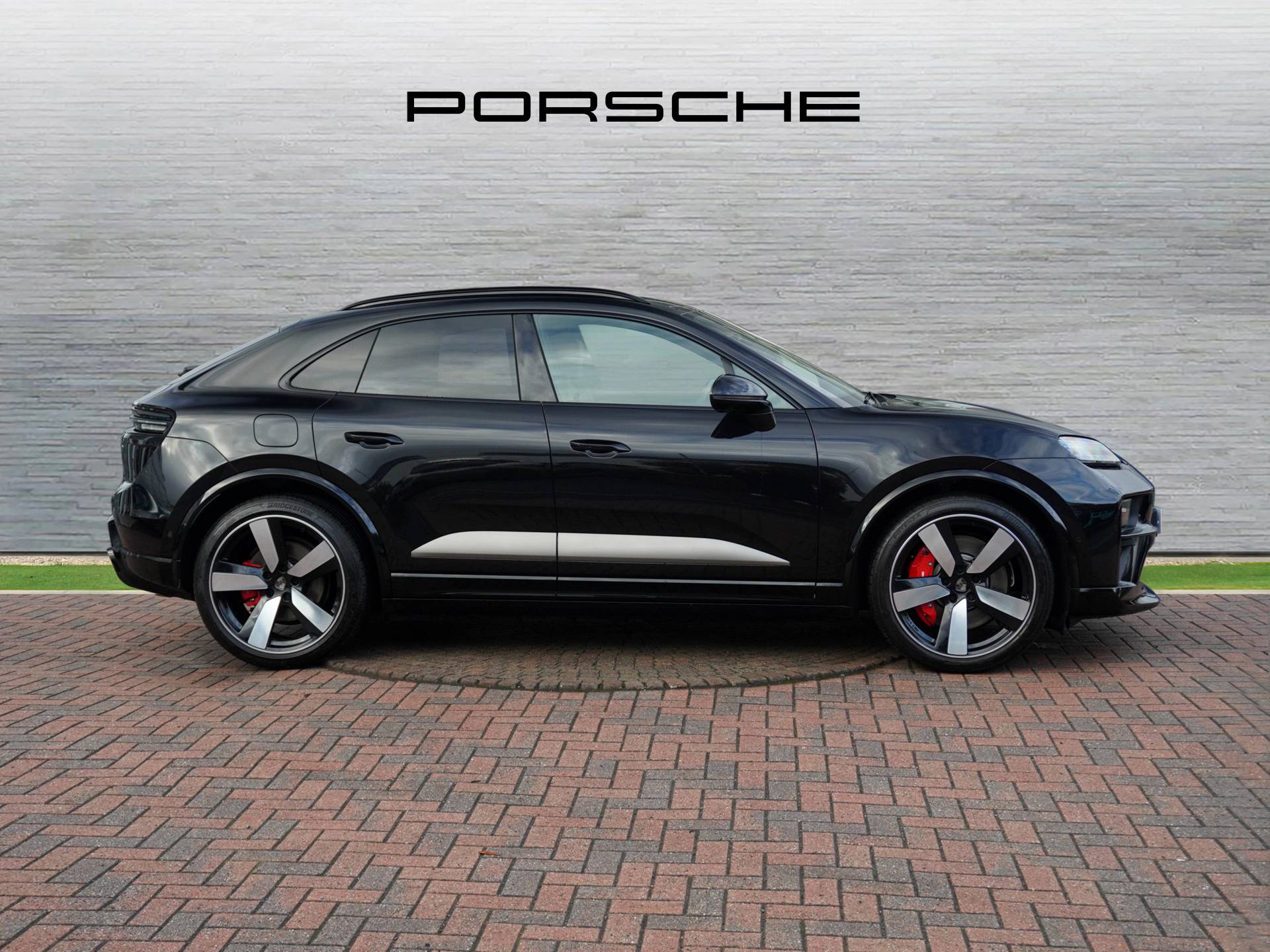 Macan Turbo, photo 2 of 58