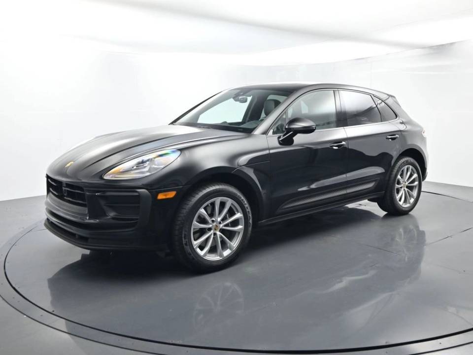 2025 Porsche Macan Base