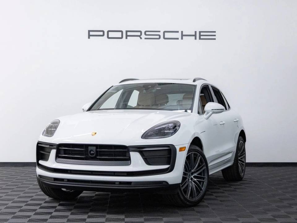 2026 Porsche Macan Base
