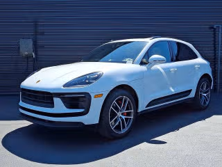 2022 Porsche Macan S's photo