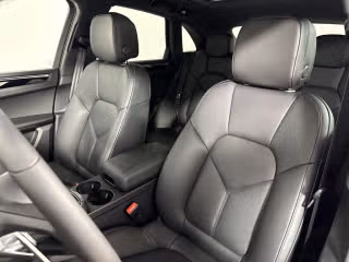 2025 Porsche Macan - Photo 33