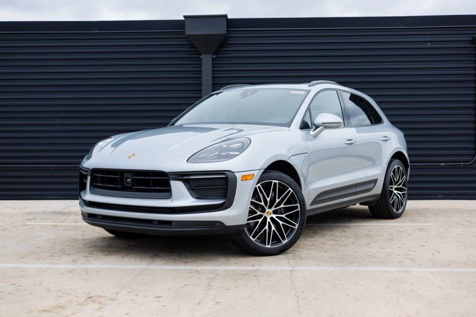 2025 Porsche Macan Base