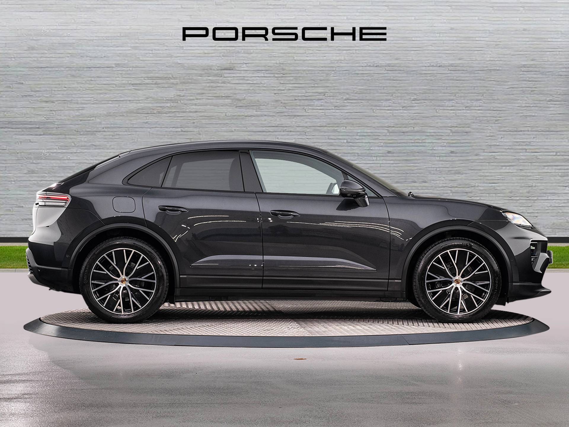 Macan 4, photo 2 of 48