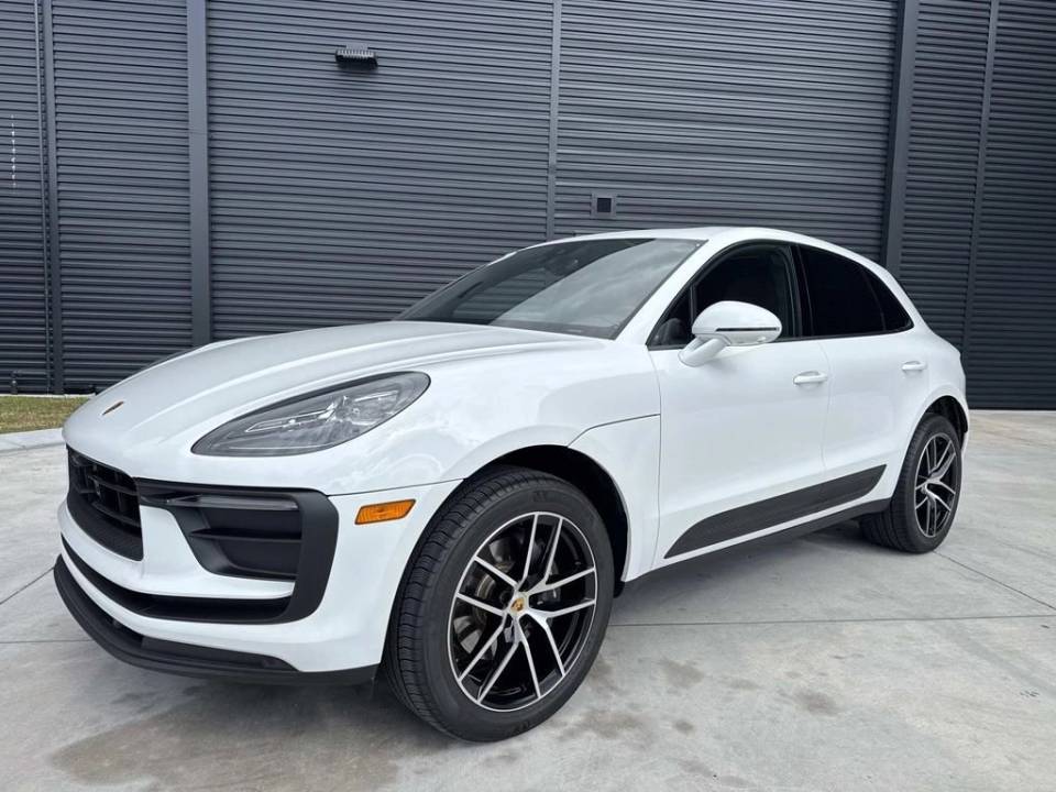 2025 Porsche Macan T