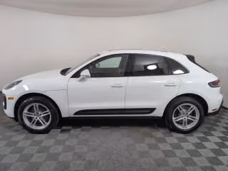 2025 Porsche Macan T - Photo 9