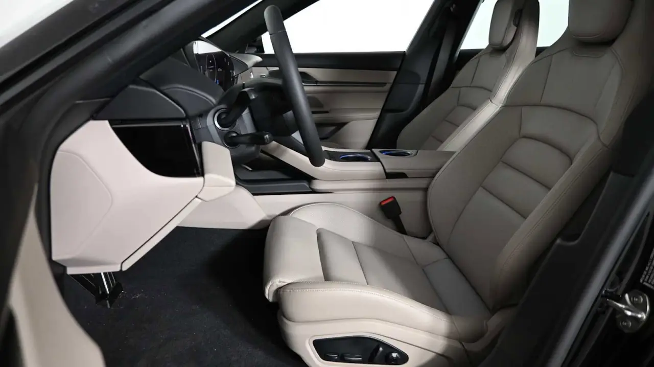 2025 Porsche Taycan Base - Photo 32