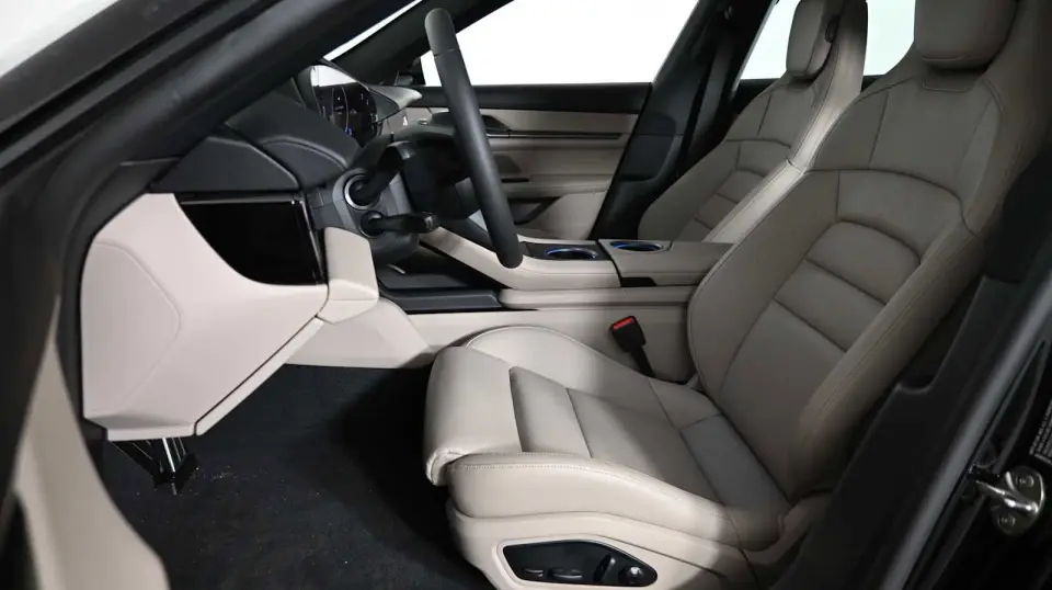 2025 Porsche Taycan Base - Photo 31