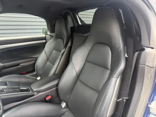 2024 Porsche 718 38