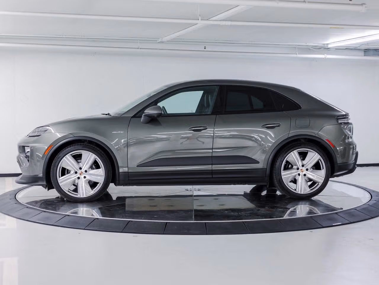 2025 Porsche Macan Base - Photo 12