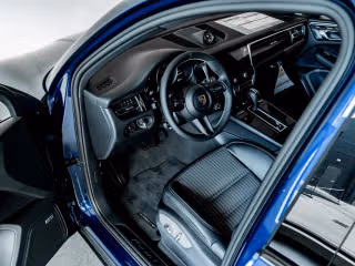 2026 Porsche Macan T - Photo 25