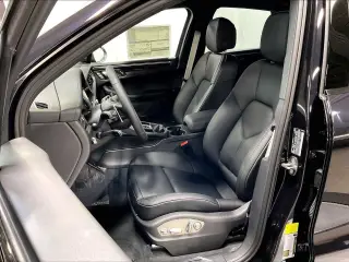 2026 Porsche Macan T - Photo 37