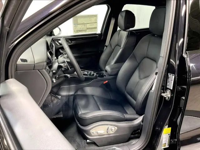 2026 Porsche Macan T - Photo 38