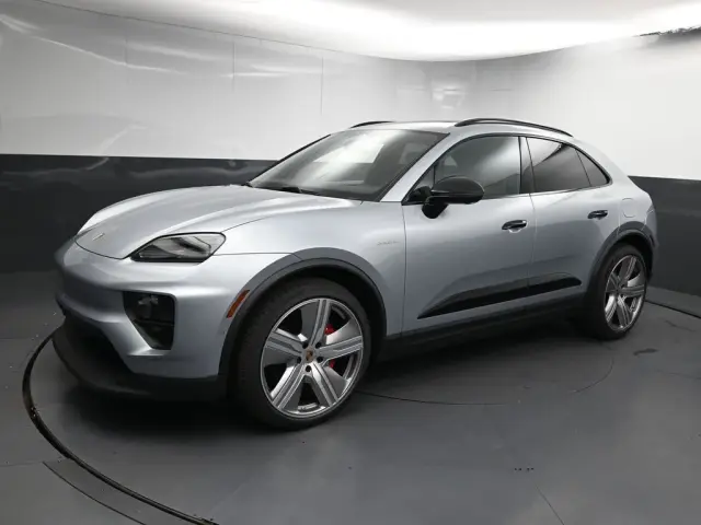 2025 Porsche Macan S - Photo 30